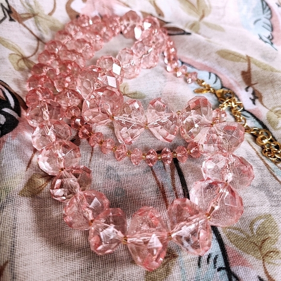 Joan Rivers Oversized Faceted Graduated Heavy Beads Chunky Lucite Necklace - Picture 8 of 9